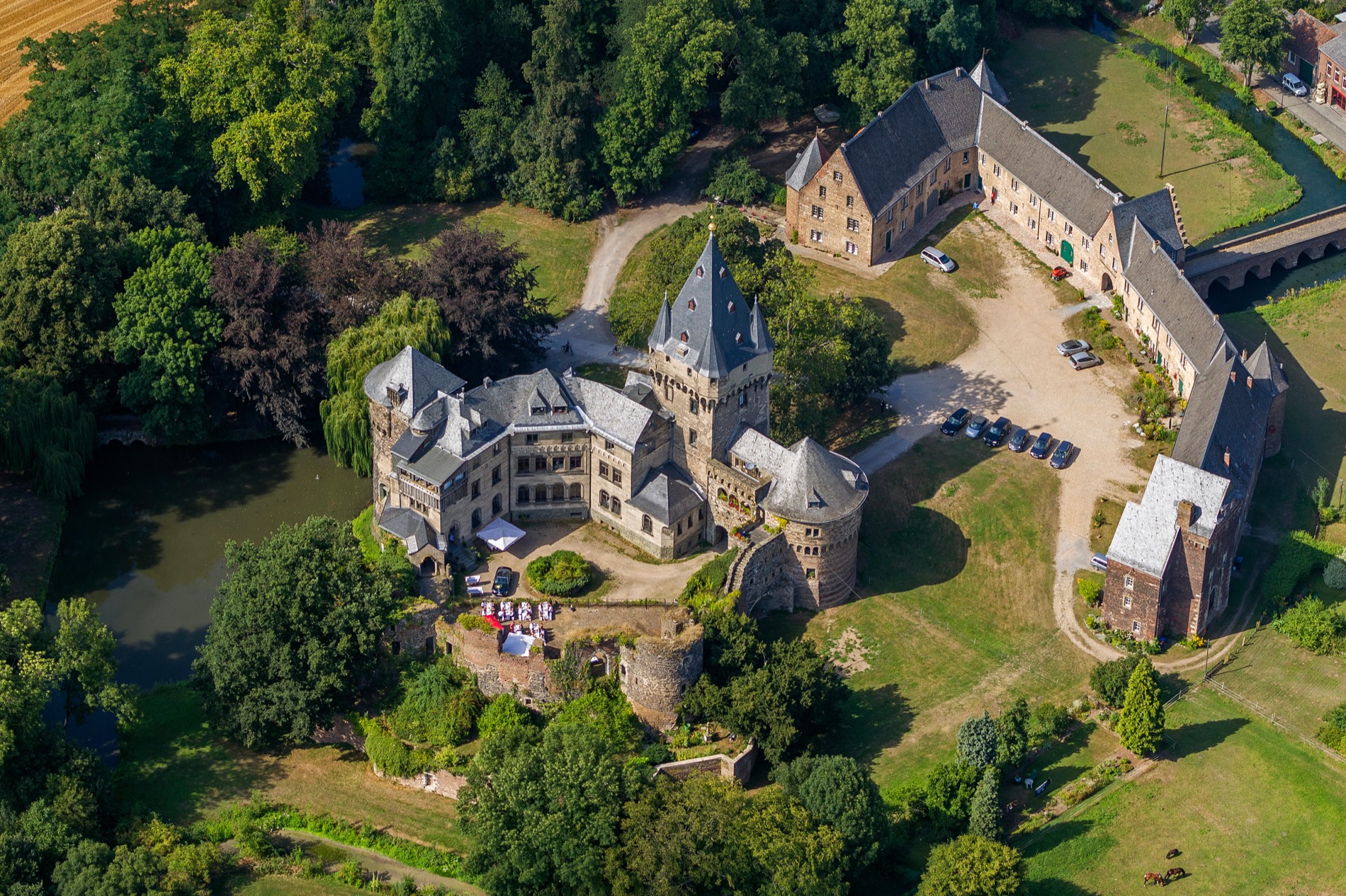 Schloss H&uuml;lchrath Eventlocation von oben