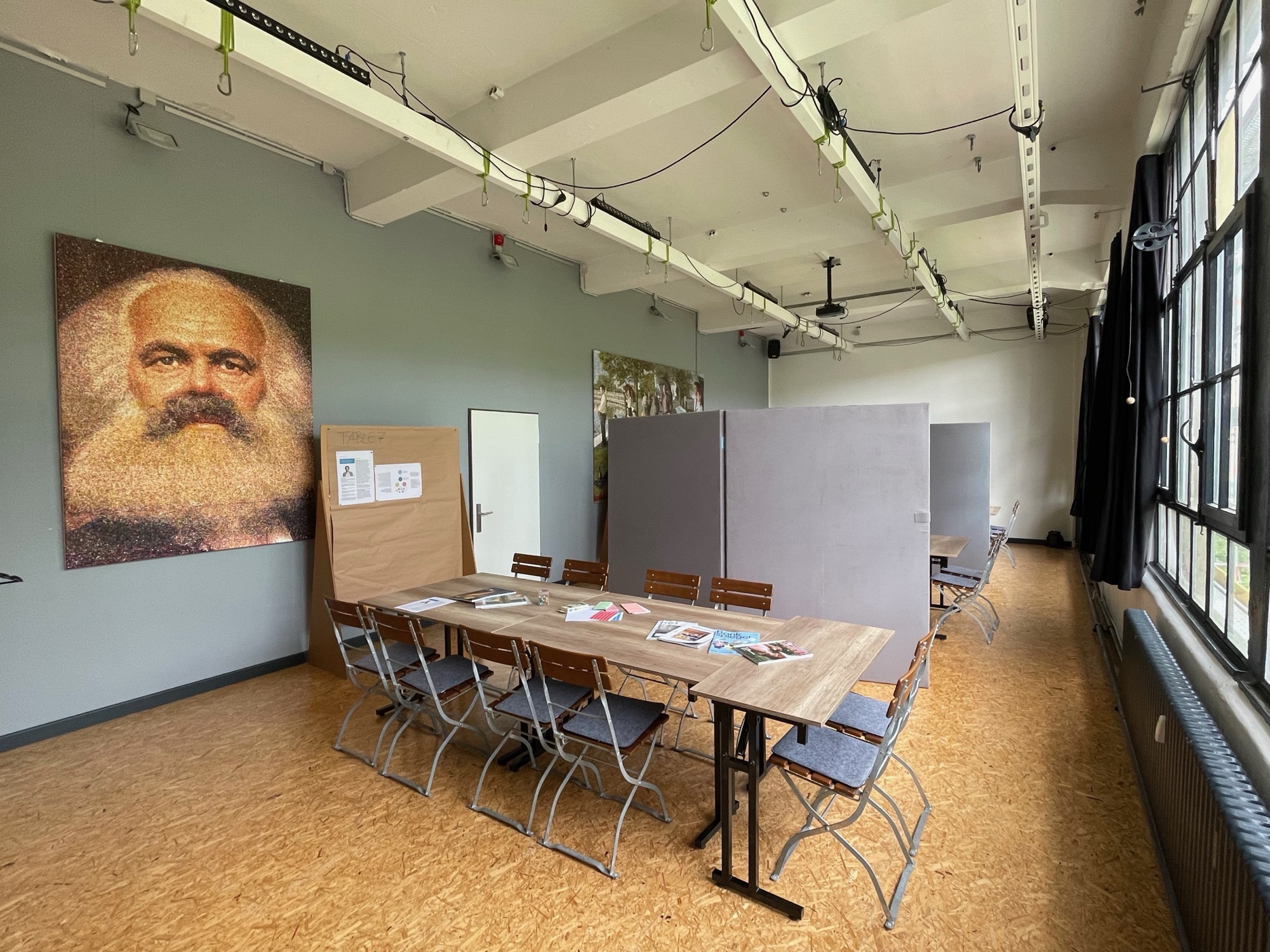 Tagungsraum im Bahnhof Blo mit Bestuhlung für Meetings
