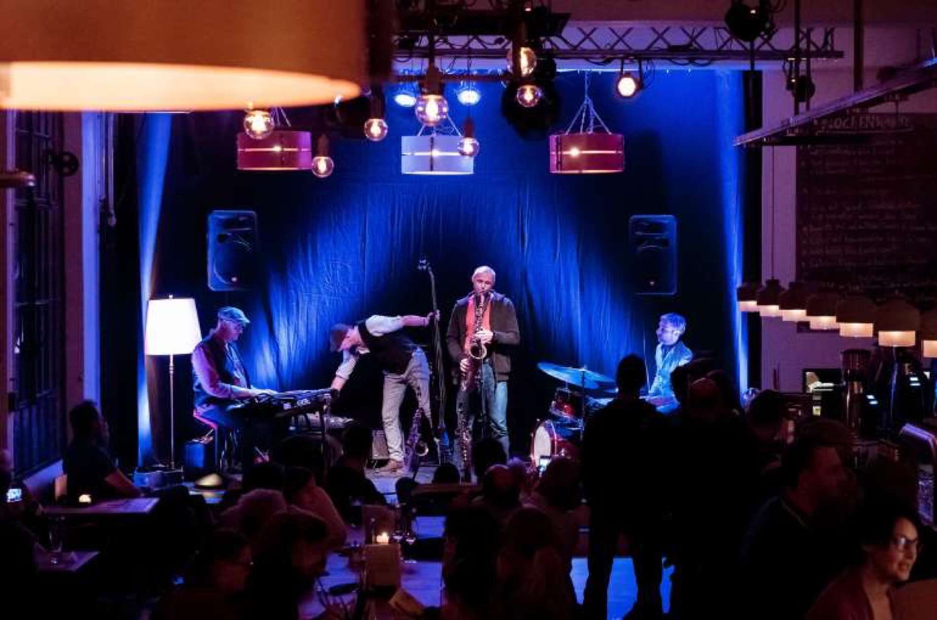 Bahnhof Blo Wuppertal – Live-Konzert auf der Bühne