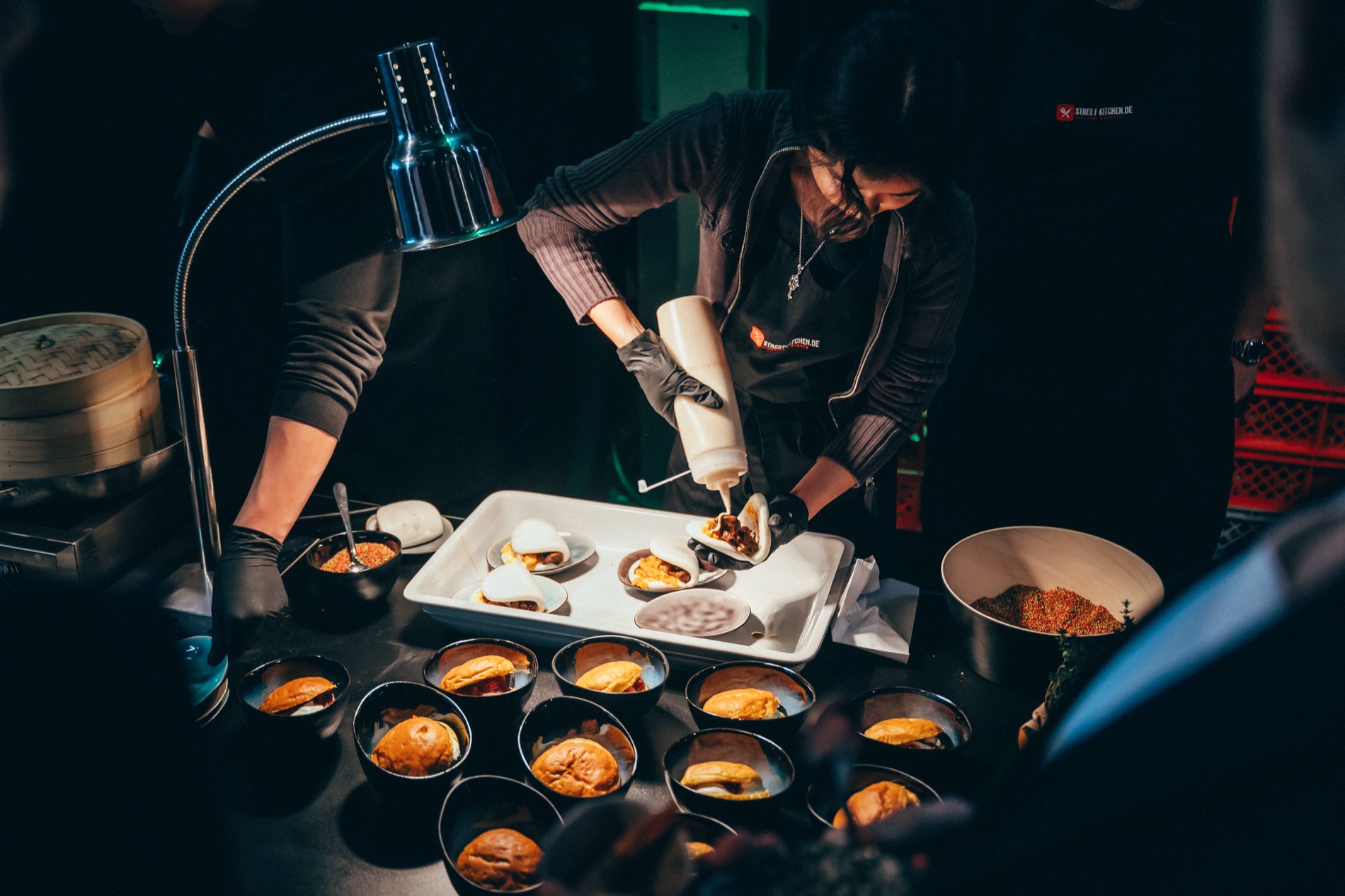 STREET-KITCHEN Team beim Standcatering
