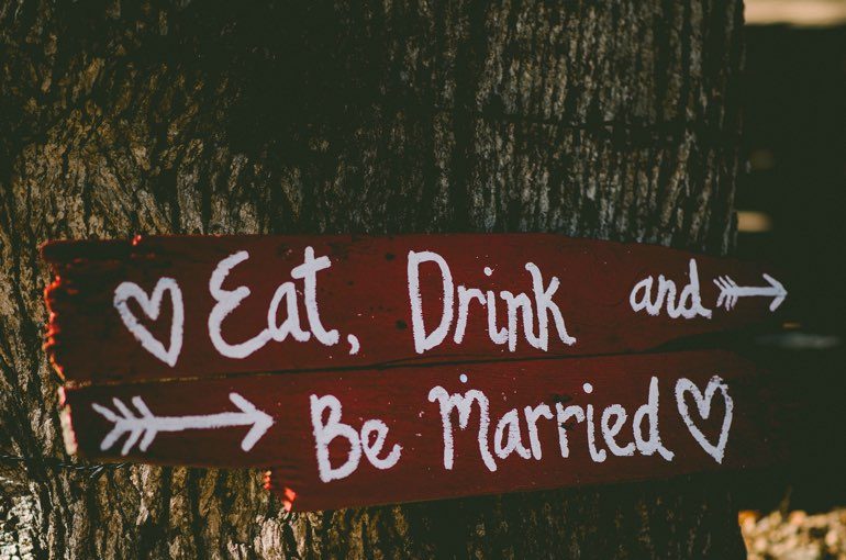 eat drink and be married Schild